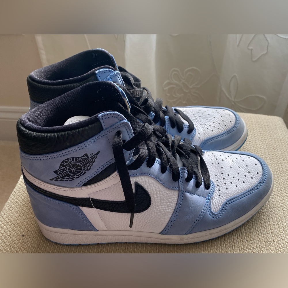 Unisex Nike Air Jordan 1 Retro High OG "University Blue ( Very Gently Used)